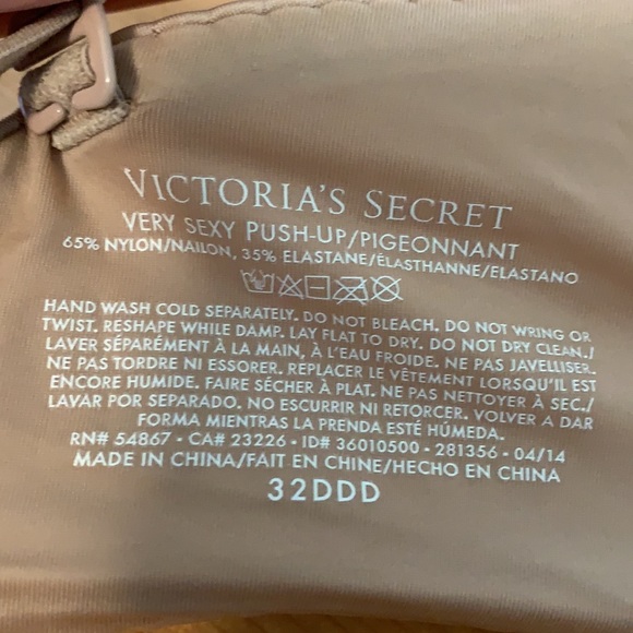 Very Sexy Push-Up Bra by Victoria’s Secret - Picture 2 of 3